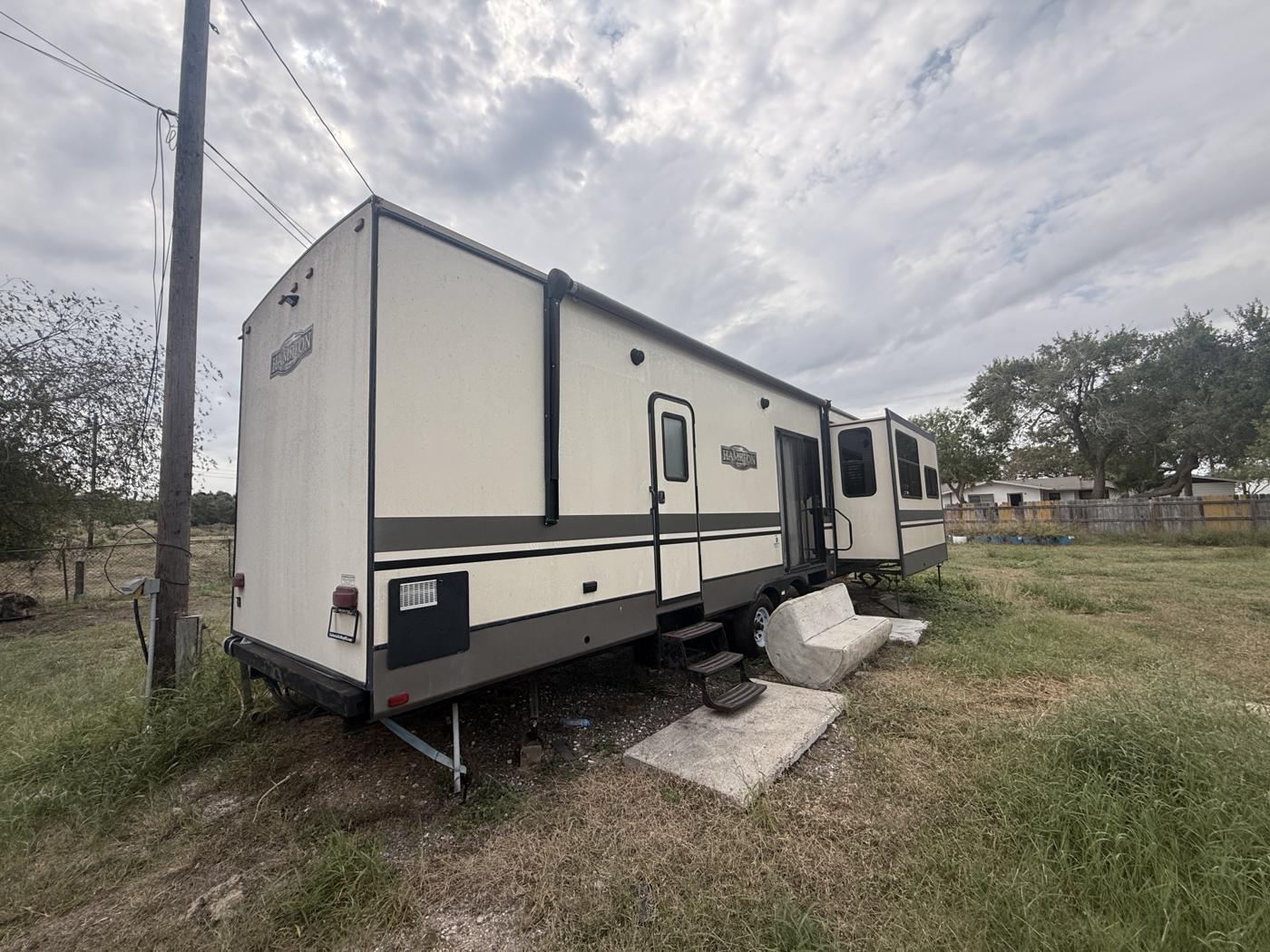 Rear corner of the trailer